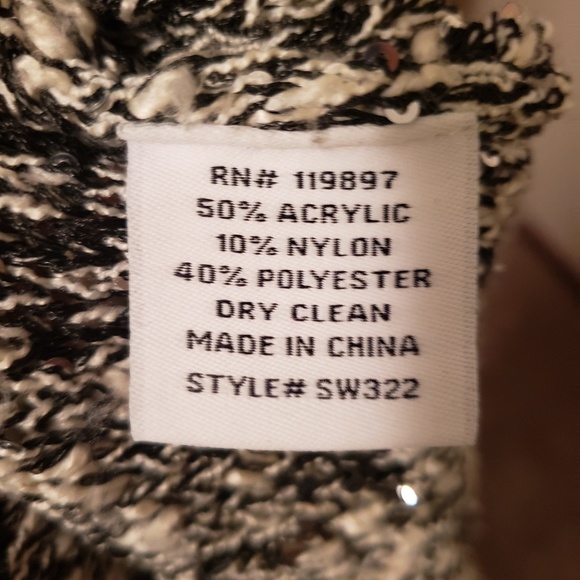 NWOT Black and white sweater - Picture 7 of 7